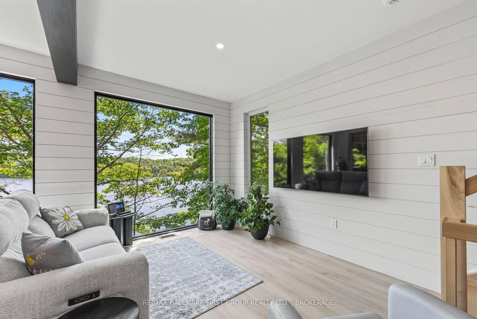 1005 Macdonald Lane • Perth Road, ON photo 24