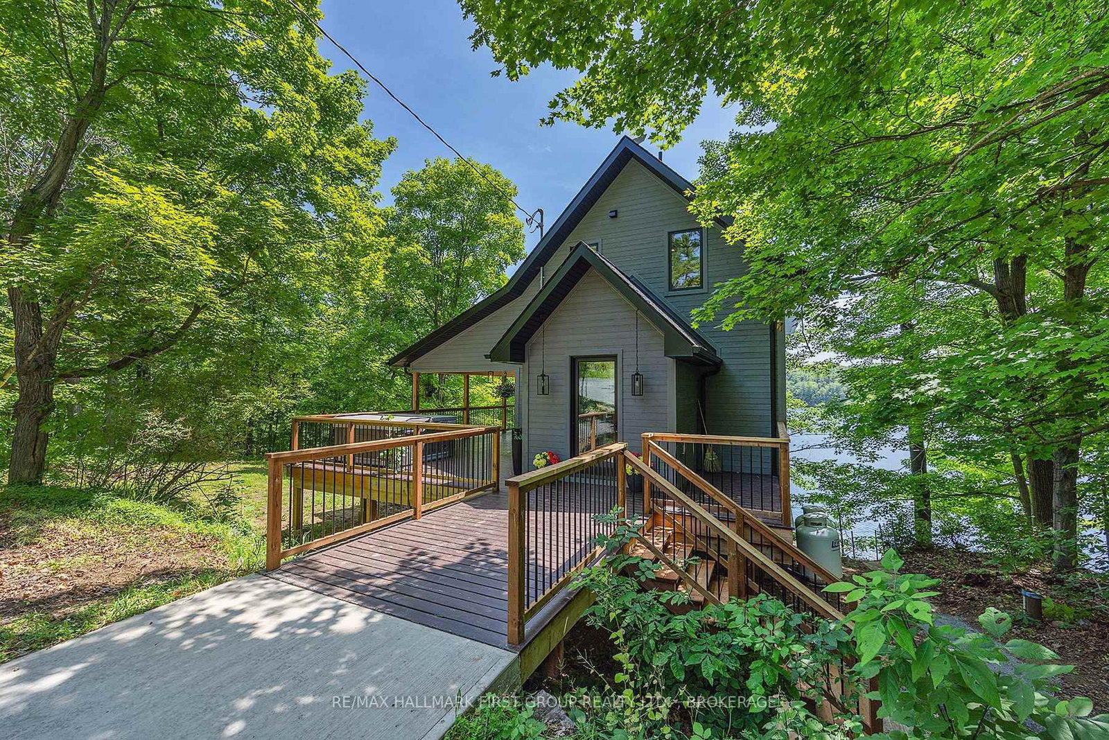 1005 Macdonald Lane • Perth Road, ON photo 4