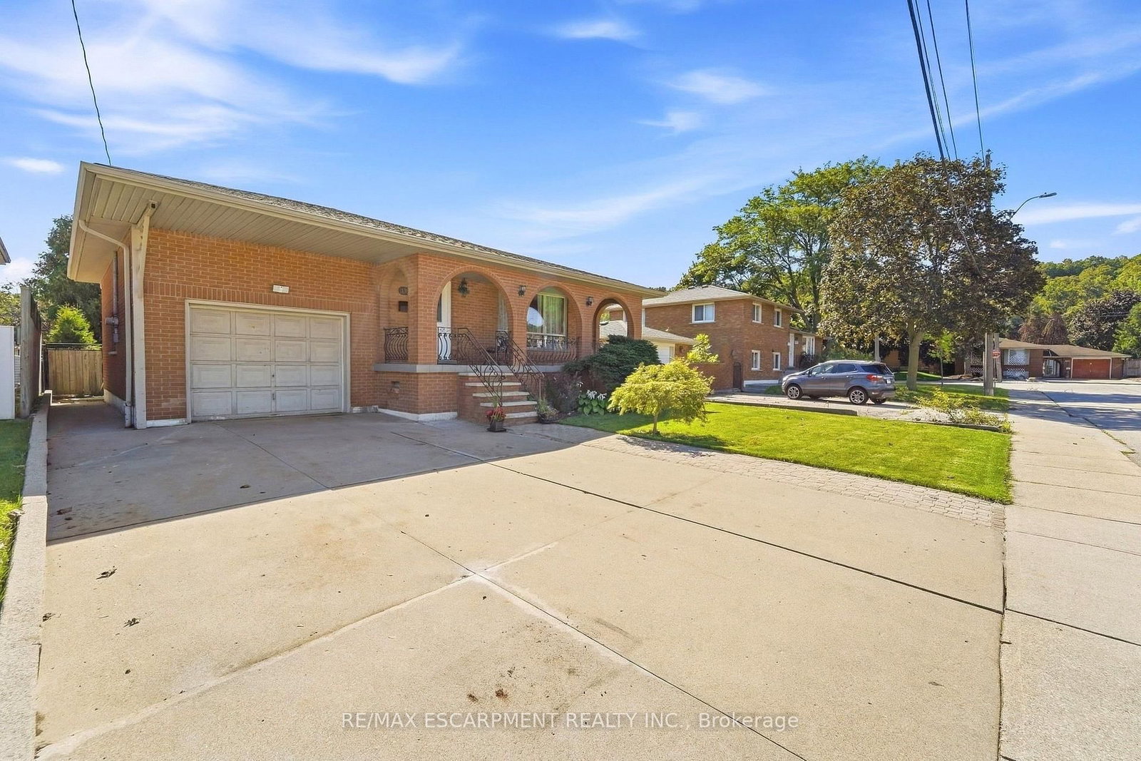 139 Glen Valley Drive • Hamilton, ON photo 3