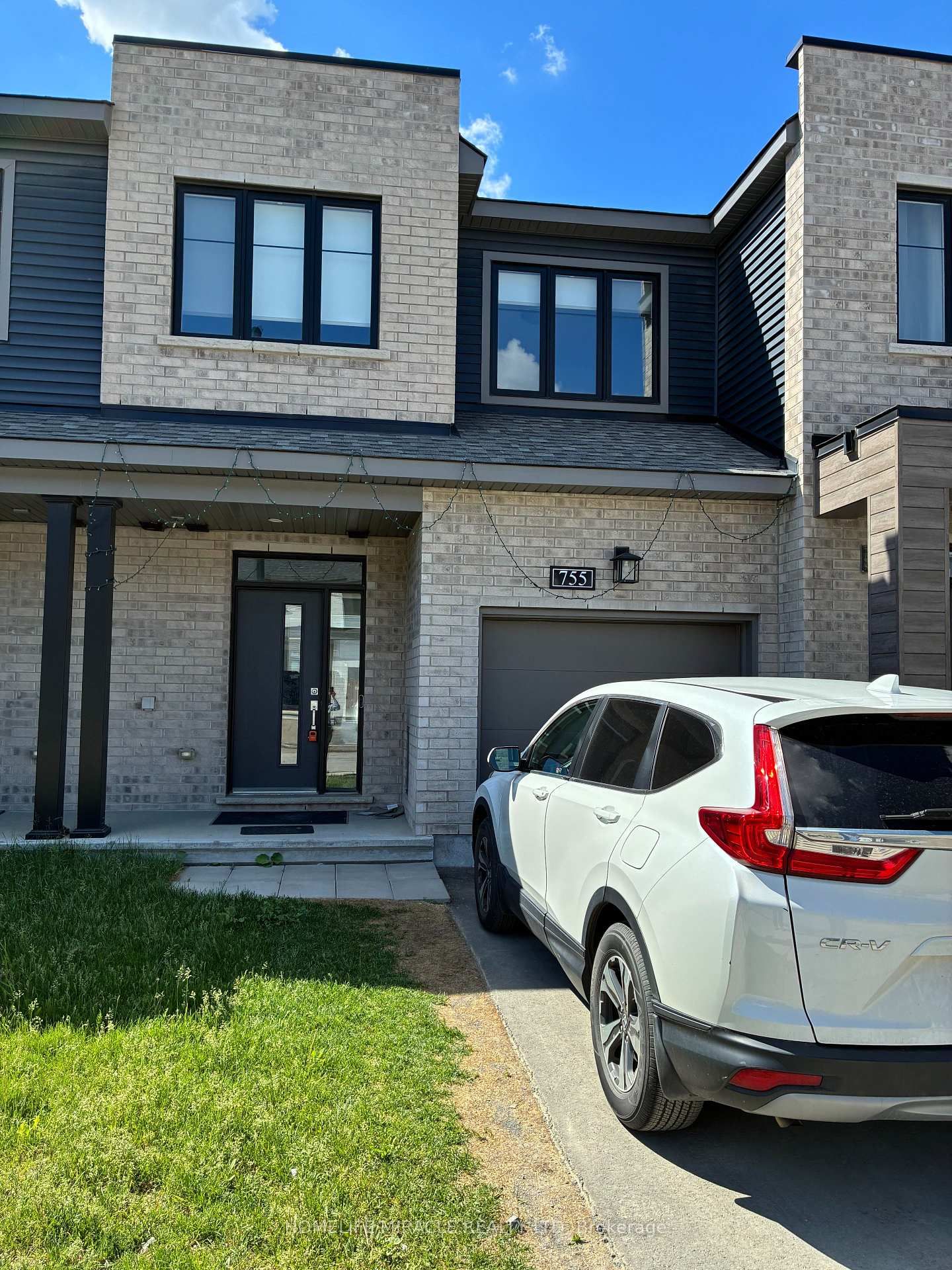 755 Fairline Row • Ottawa, ON photo 3