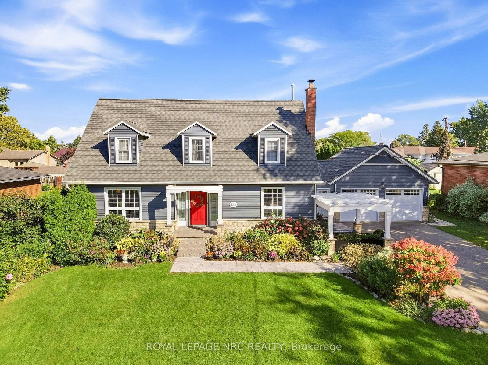 366 Book Road • Grimsby, ON photo 1