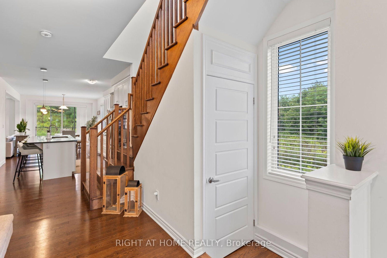 404 Equestrian Way • Cambridge, ON photo 6