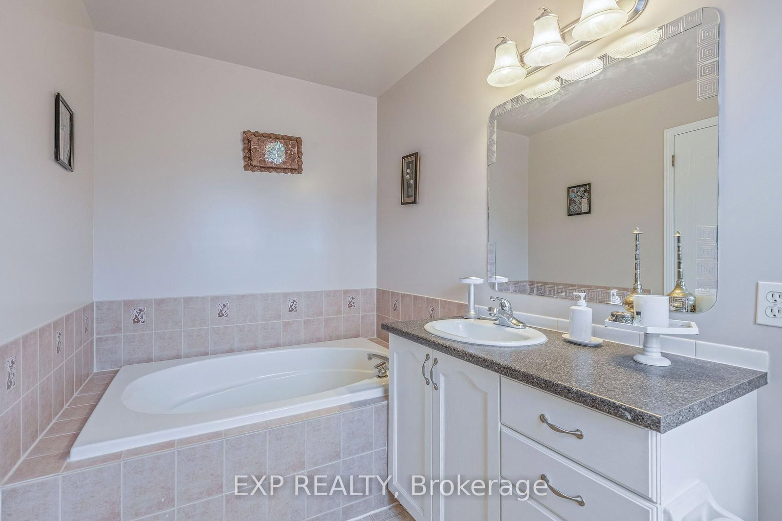 2181 Sunmeadow Street • Orleans, ON photo 18