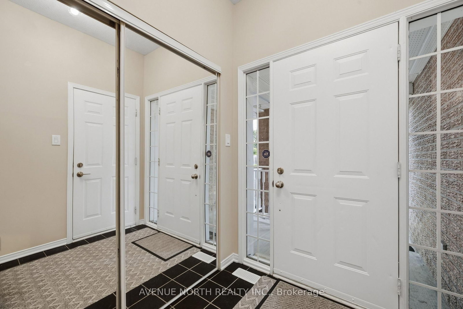 66 Woodgate Way • Ottawa, ON photo 5