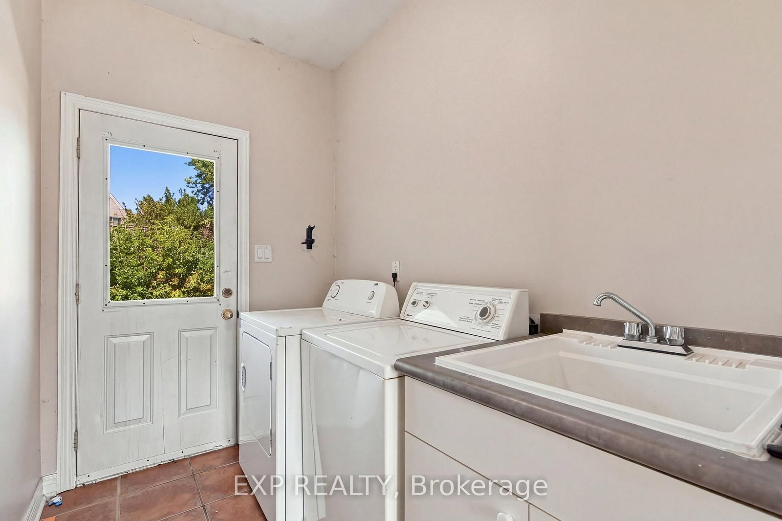 59 Parker Street • St. Catharines, ON photo 5