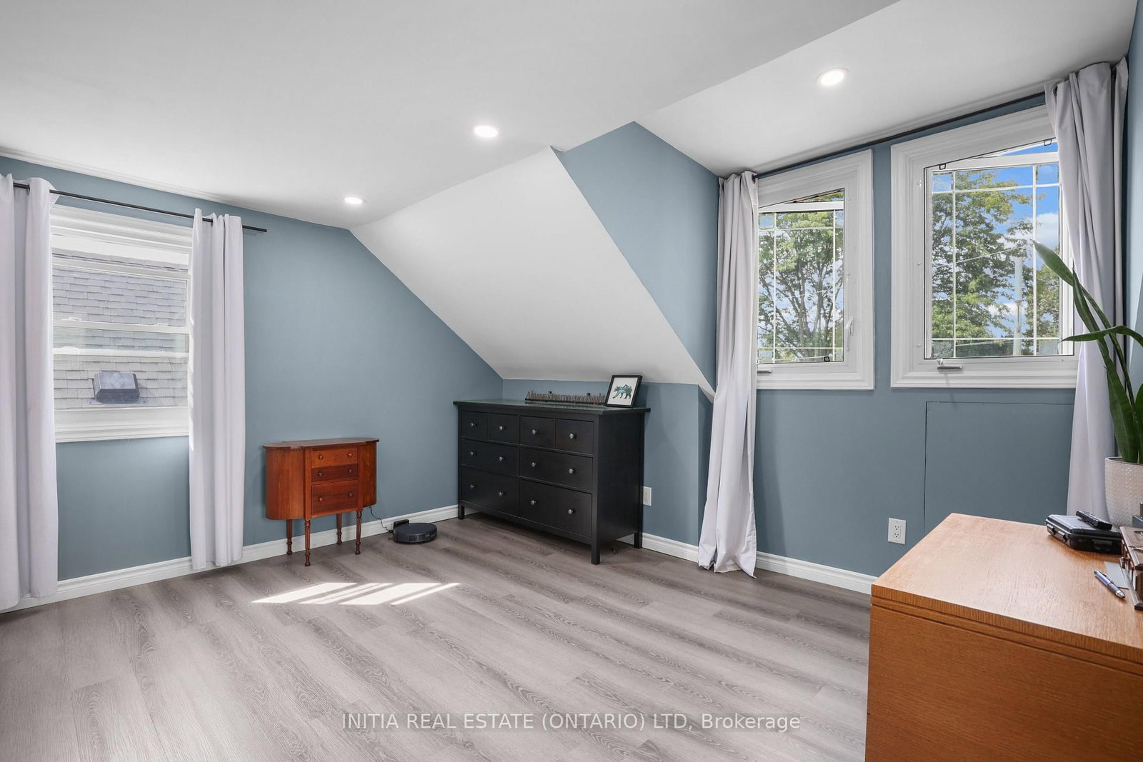 55 Briscoe Street W • London South, ON photo 18