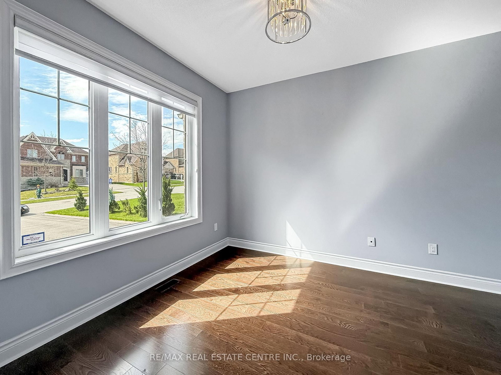 33 Stonegate Avenue • Mono, ON photo 5