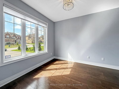 33 Stonegate Avenue • Mono, ON photo 5