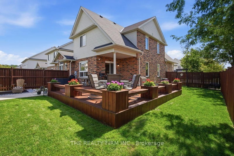 914 Silverfox Crescent