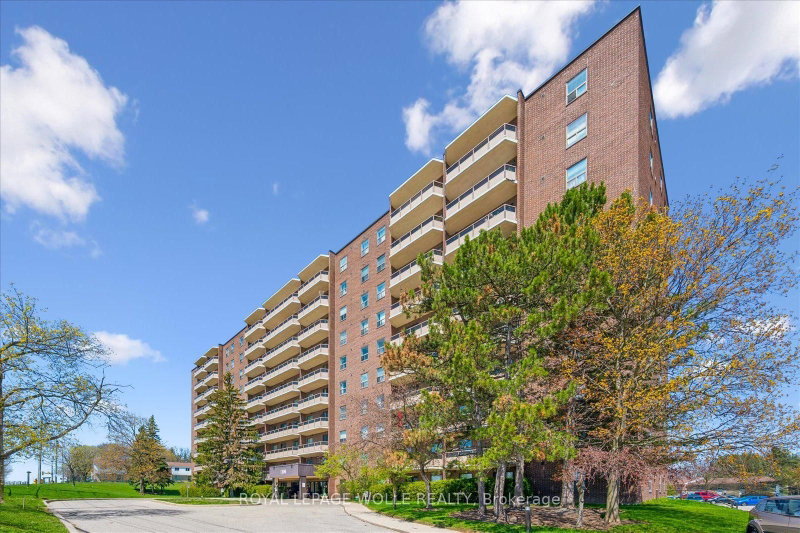 302 - 1100 Courtland Avenue E