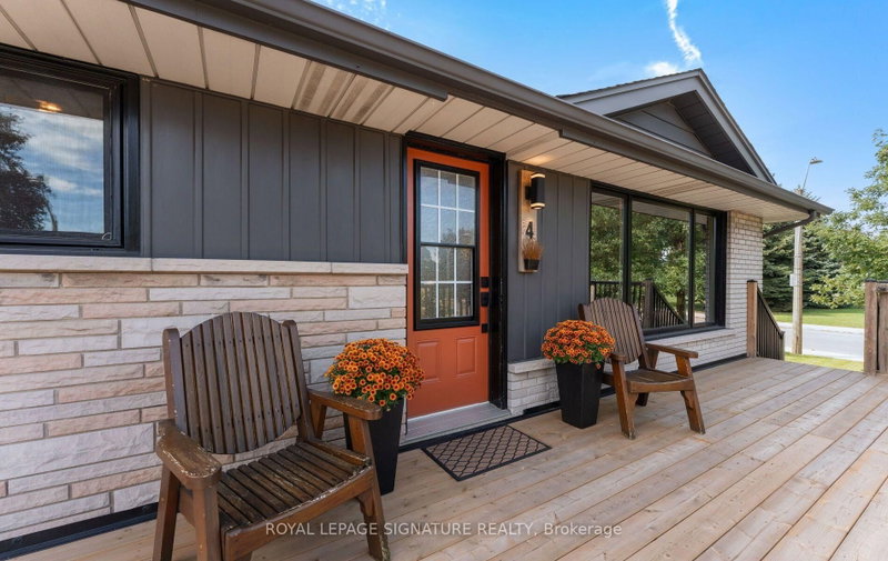 4 Algoma Crescent