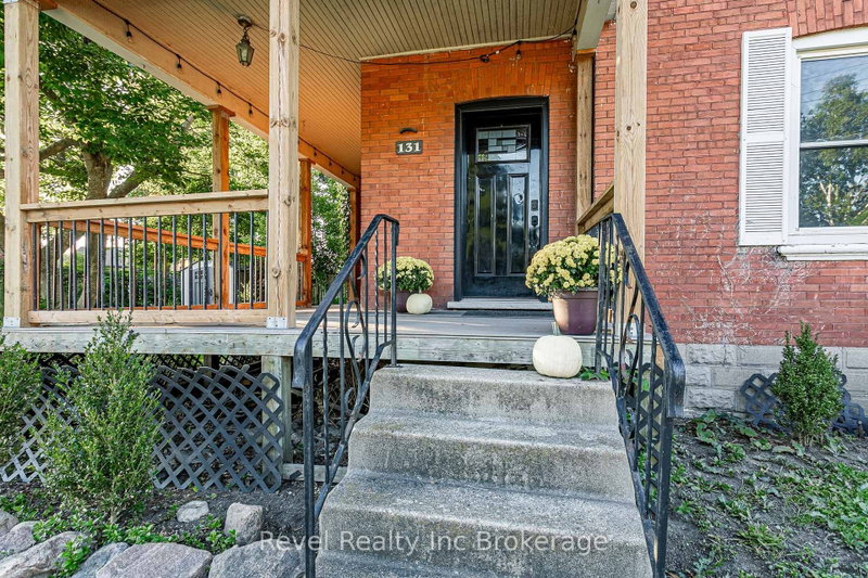 131 King St E photo 5