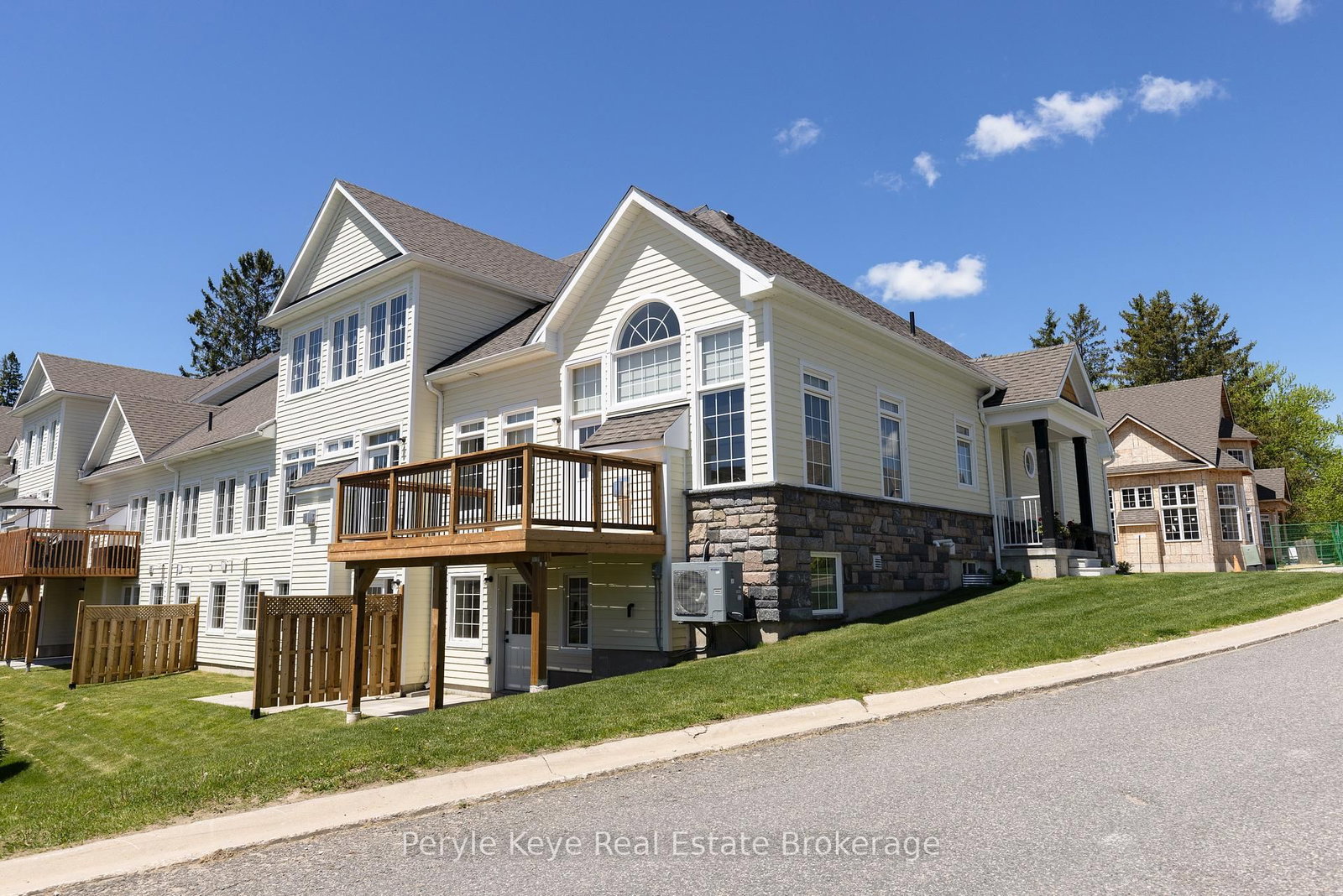 2 Leeds Court • Bracebridge, ON photo 6