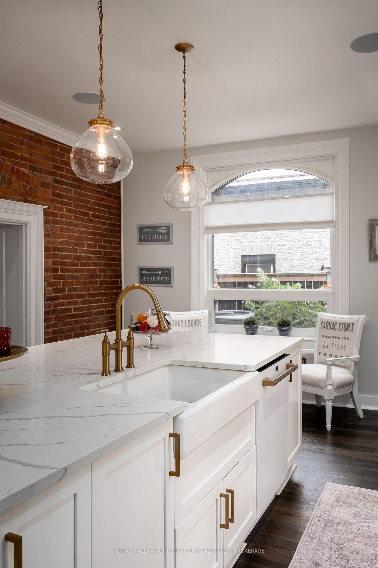 62 Alexander Street • Belleville, ON photo 8