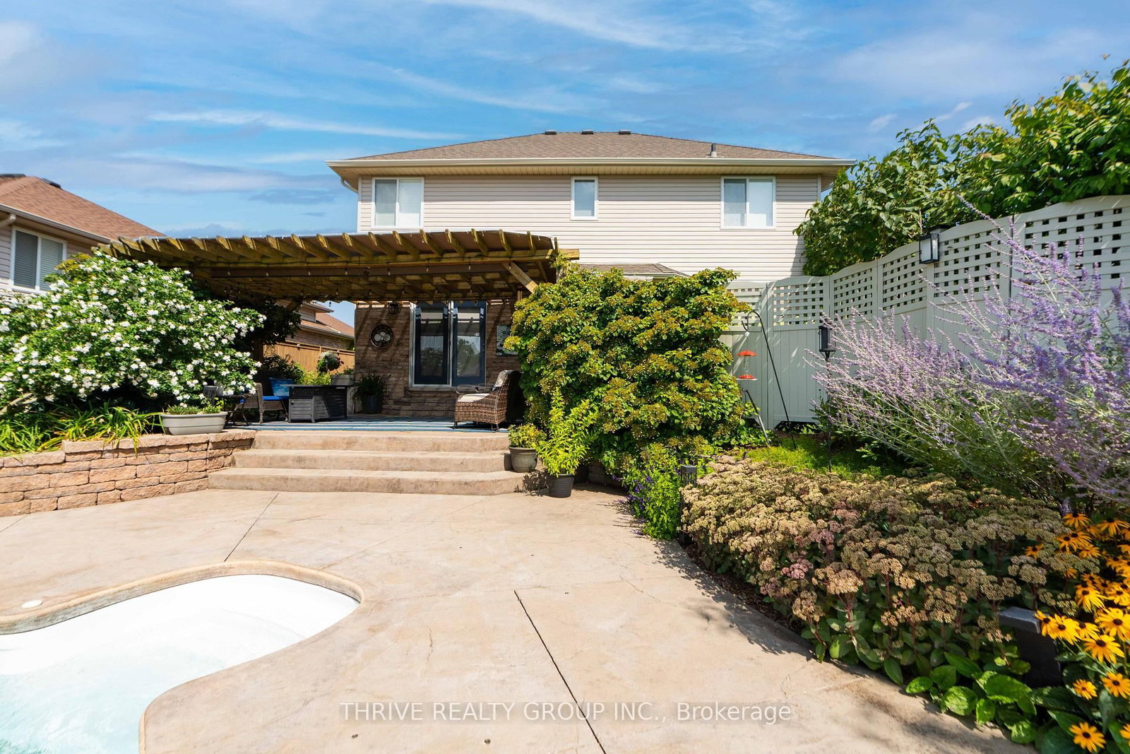 175 Forest Grove Crescent • Thames Centre, ON photo 10