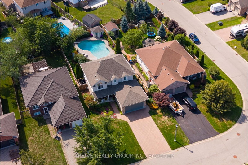 175 Forest Grove Crescent