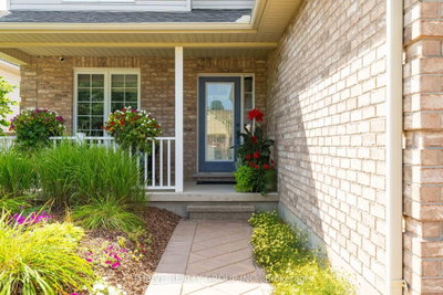 175 Forest Grove Crescent • Thames Centre, ON photo 4