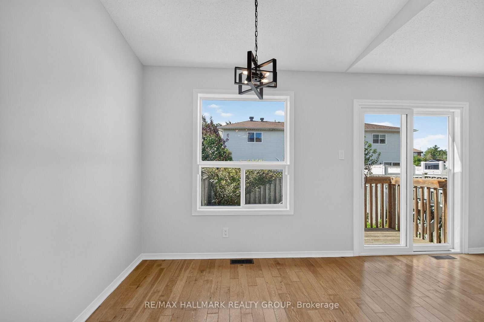 82 Whalings Circle • Stittsville, ON photo 12