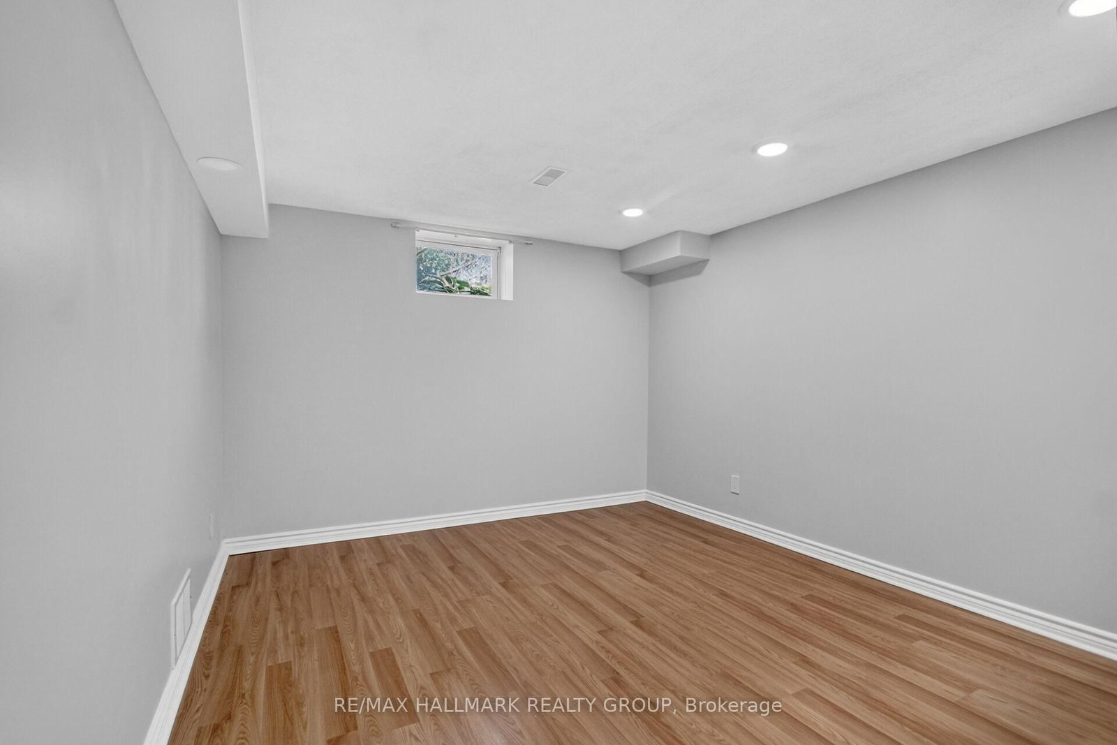 82 Whalings Circle • Stittsville, ON photo 32