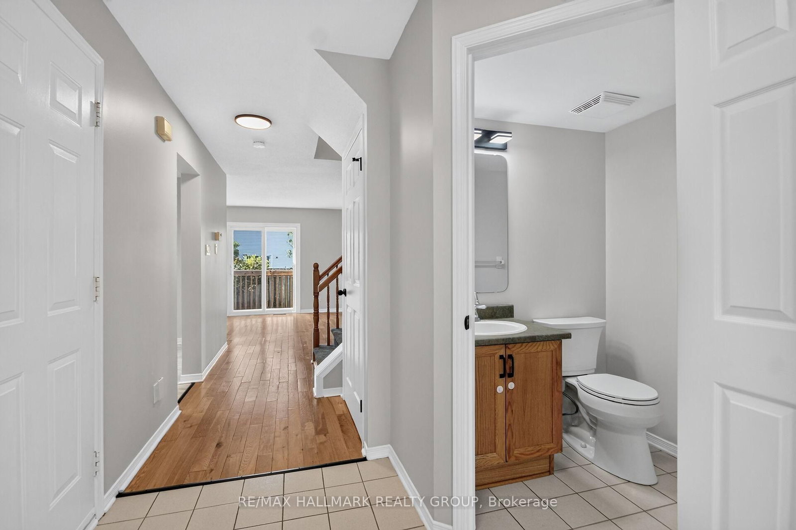 82 Whalings Circle • Stittsville, ON photo 4