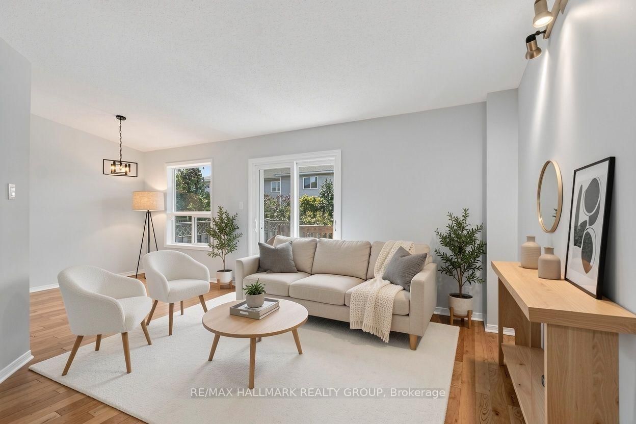 82 Whalings Circle • Stittsville, ON photo 5