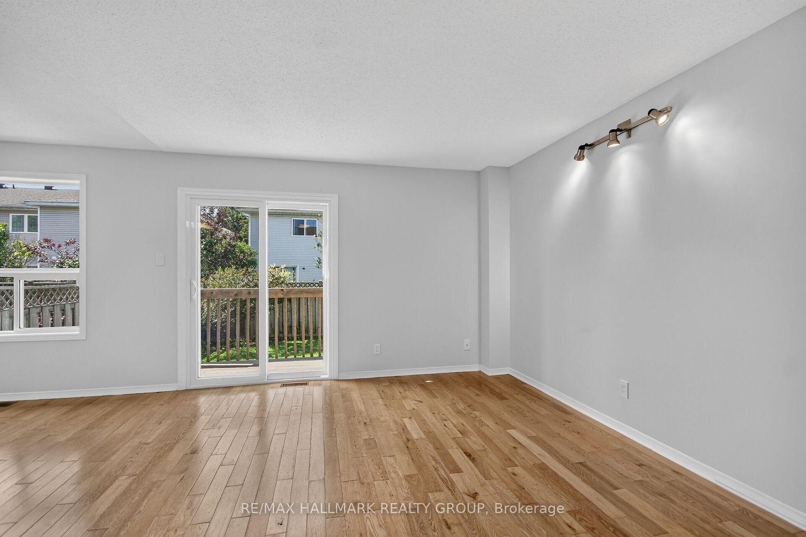 82 Whalings Circle • Stittsville, ON photo 8
