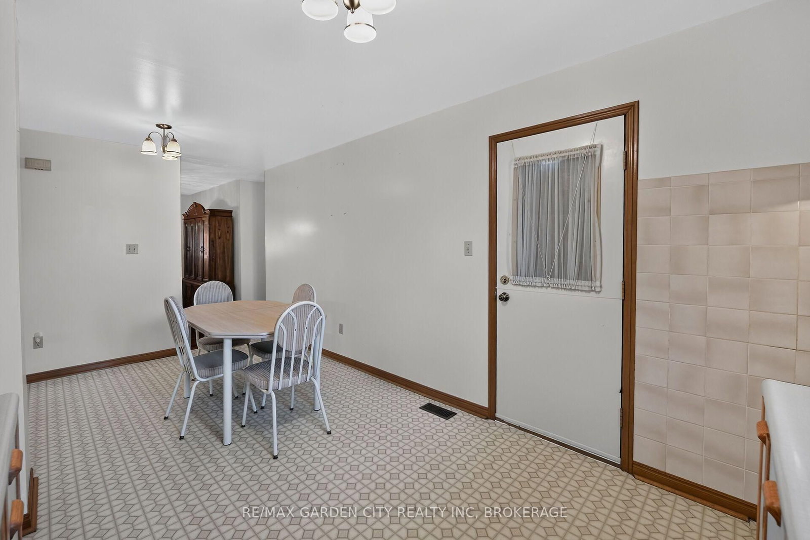 Detached House for sale at 67 College Park Drive, Welland, Ontario, L3C 6Z7 - N. Welland - MLS: X13778564