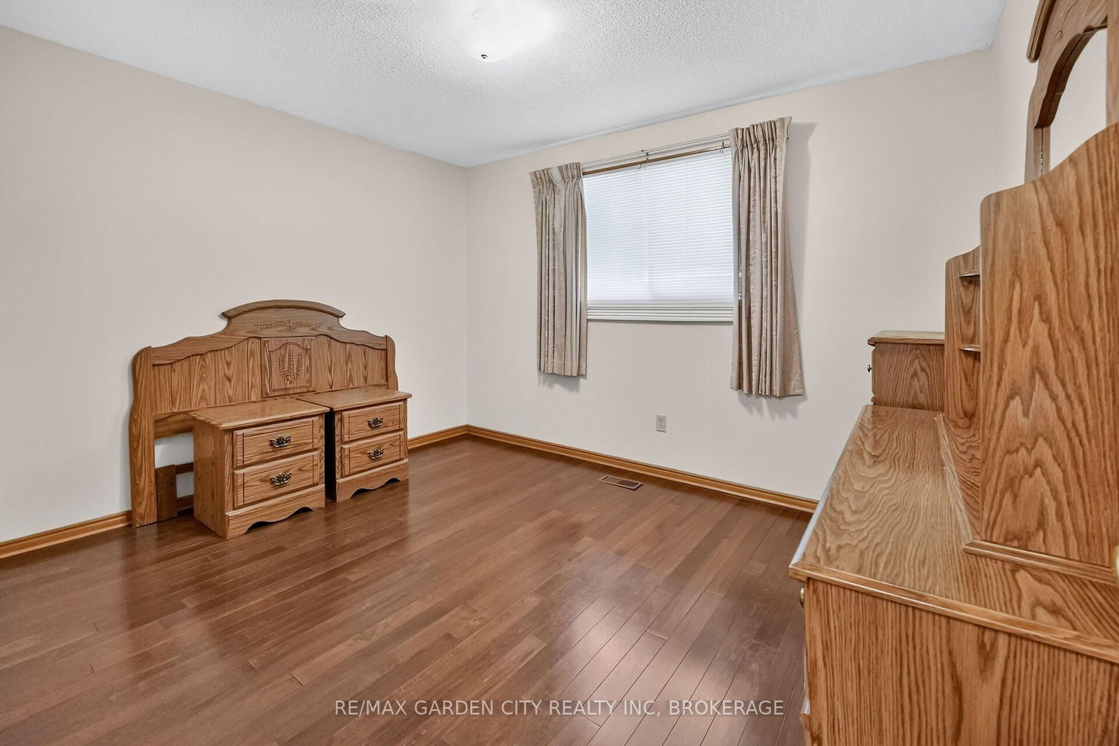 Detached House for sale at 67 College Park Drive, Welland, Ontario, L3C 6Z7 - N. Welland - MLS: X13778564