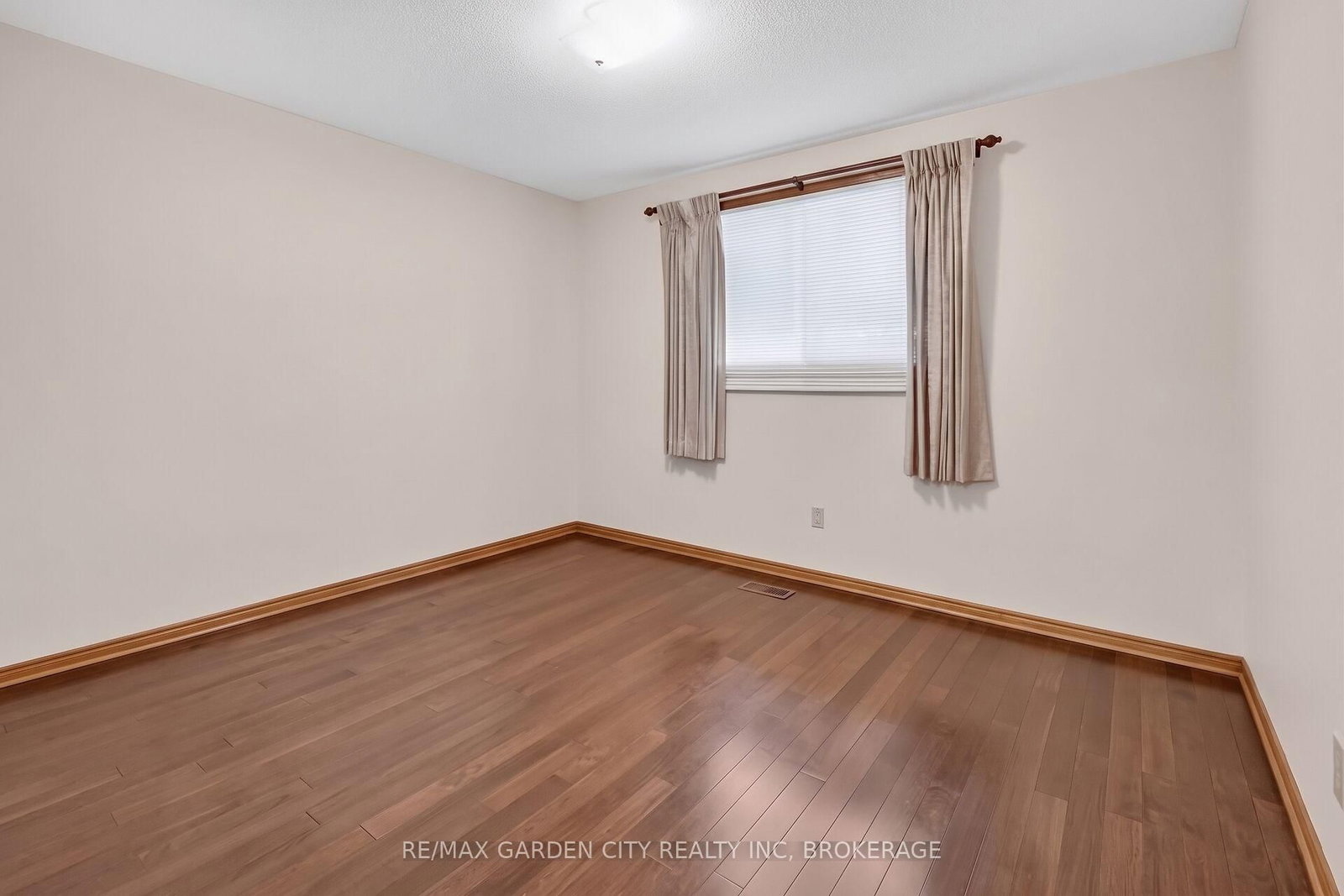 Detached House for sale at 67 College Park Drive, Welland, Ontario, L3C 6Z7 - N. Welland - MLS: X13778564