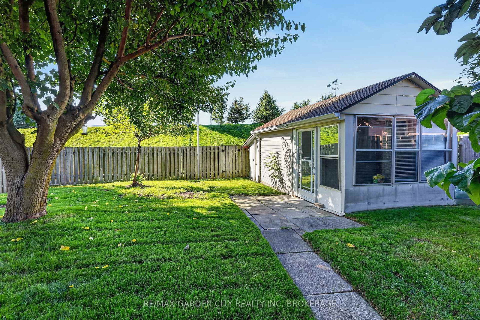 Detached House for sale at 67 College Park Drive, Welland, Ontario, L3C 6Z7 - N. Welland - MLS: X13778564