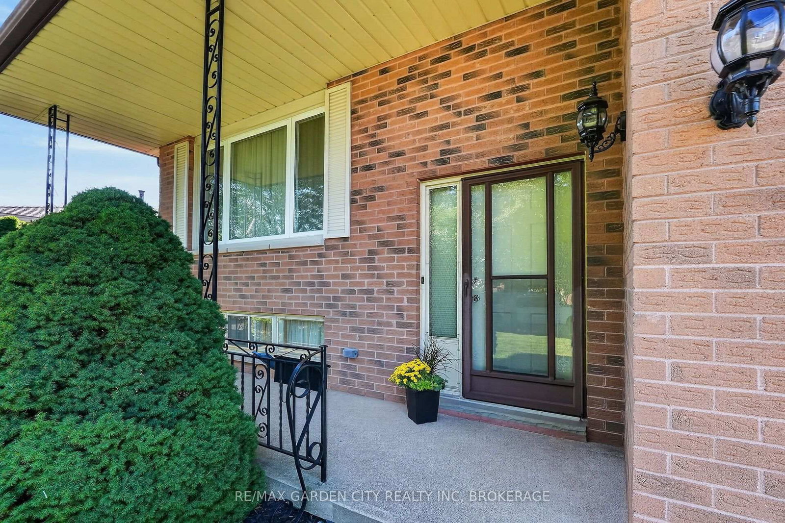 Detached House for sale at 67 College Park Drive, Welland, Ontario, L3C 6Z7 - N. Welland - MLS: X13778564