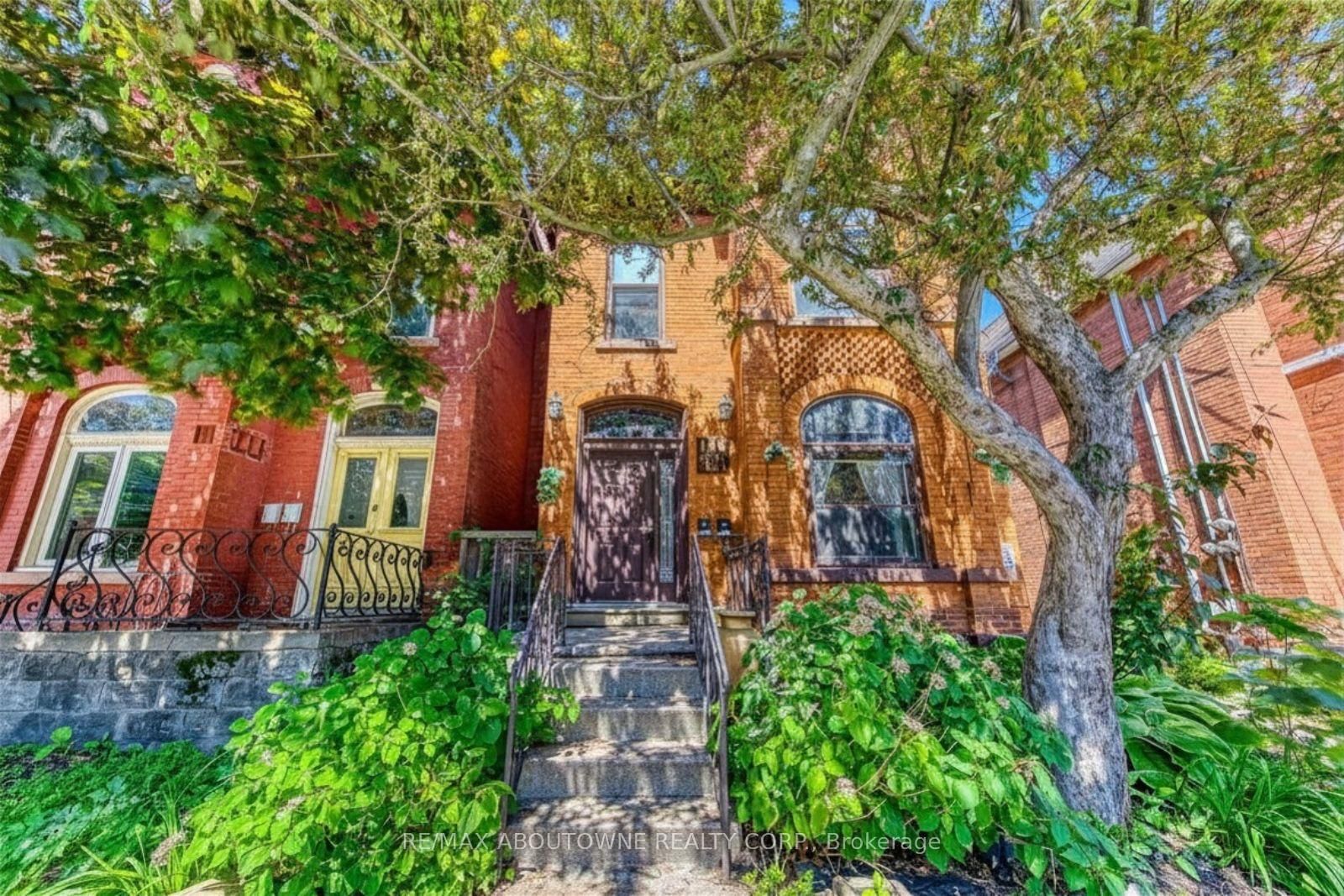 100 Grant Avenue • Hamilton, ON photo 2
