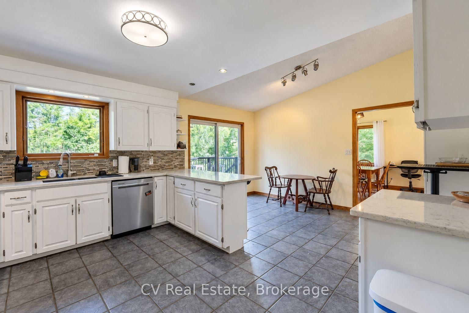 1045 Narrows Road • Gravenhurst, ON photo 11