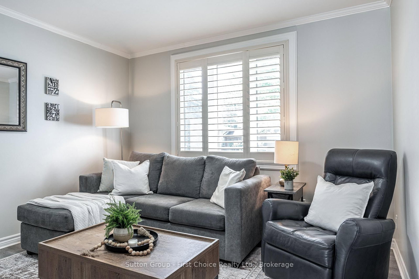 93 Kemp Crescent • Stratford, ON photo 6