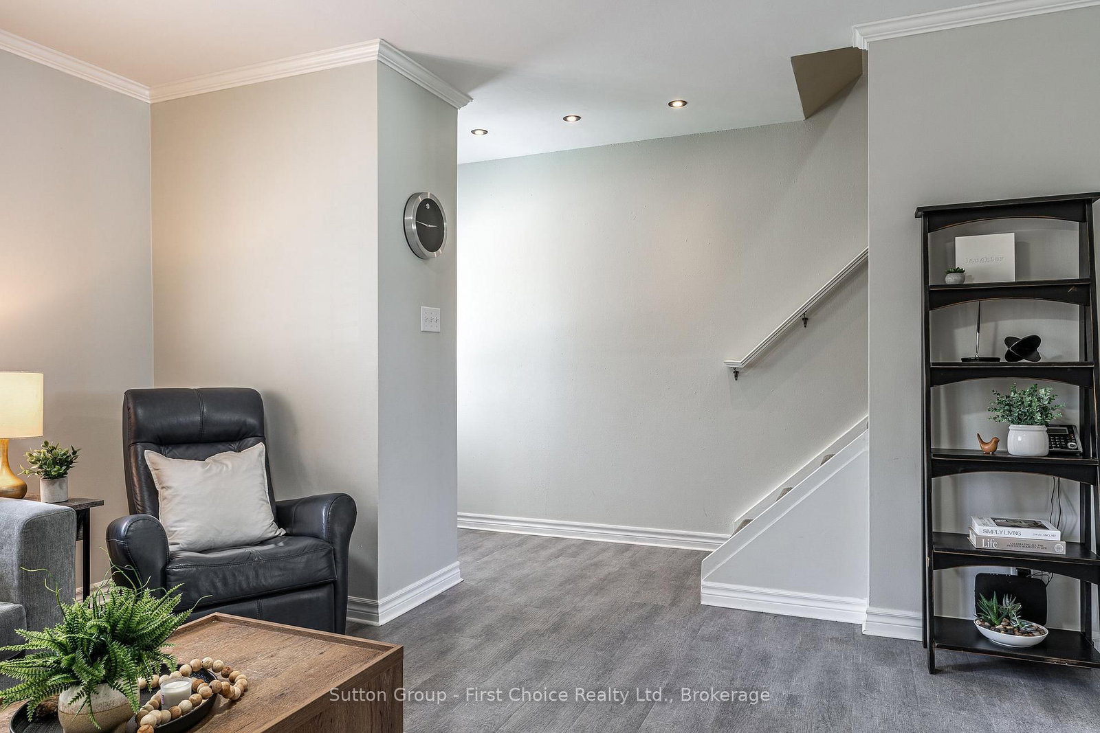 93 Kemp Crescent • Stratford, ON photo 7