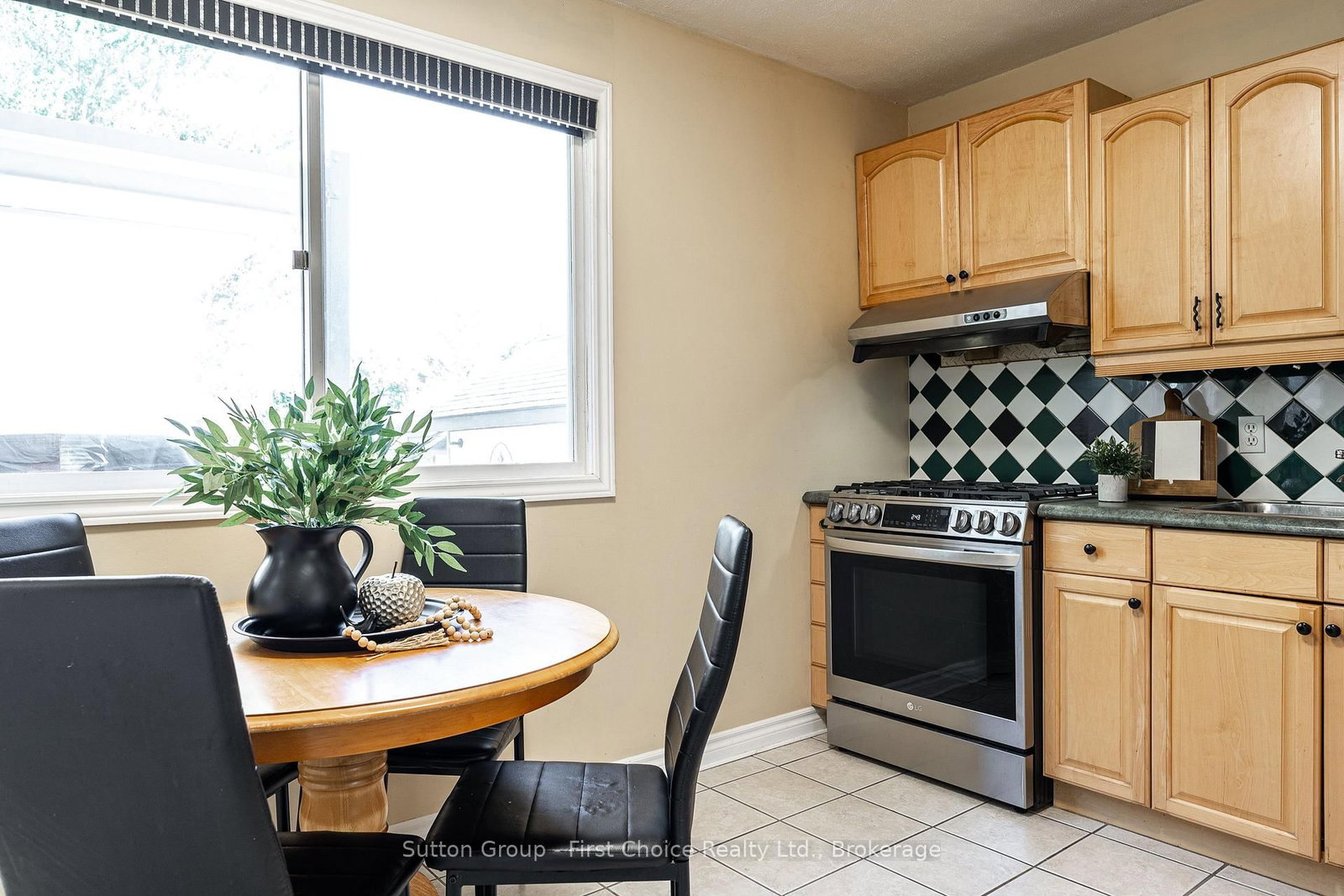93 Kemp Crescent • Stratford, ON photo 9