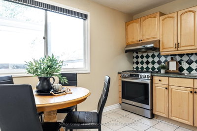93 Kemp Crescent • Stratford, ON photo 9