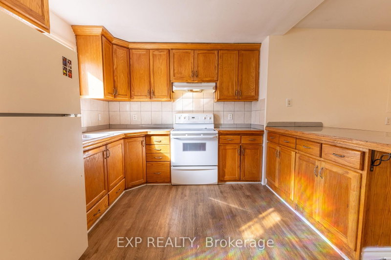 288 Montreal Rd photo 5