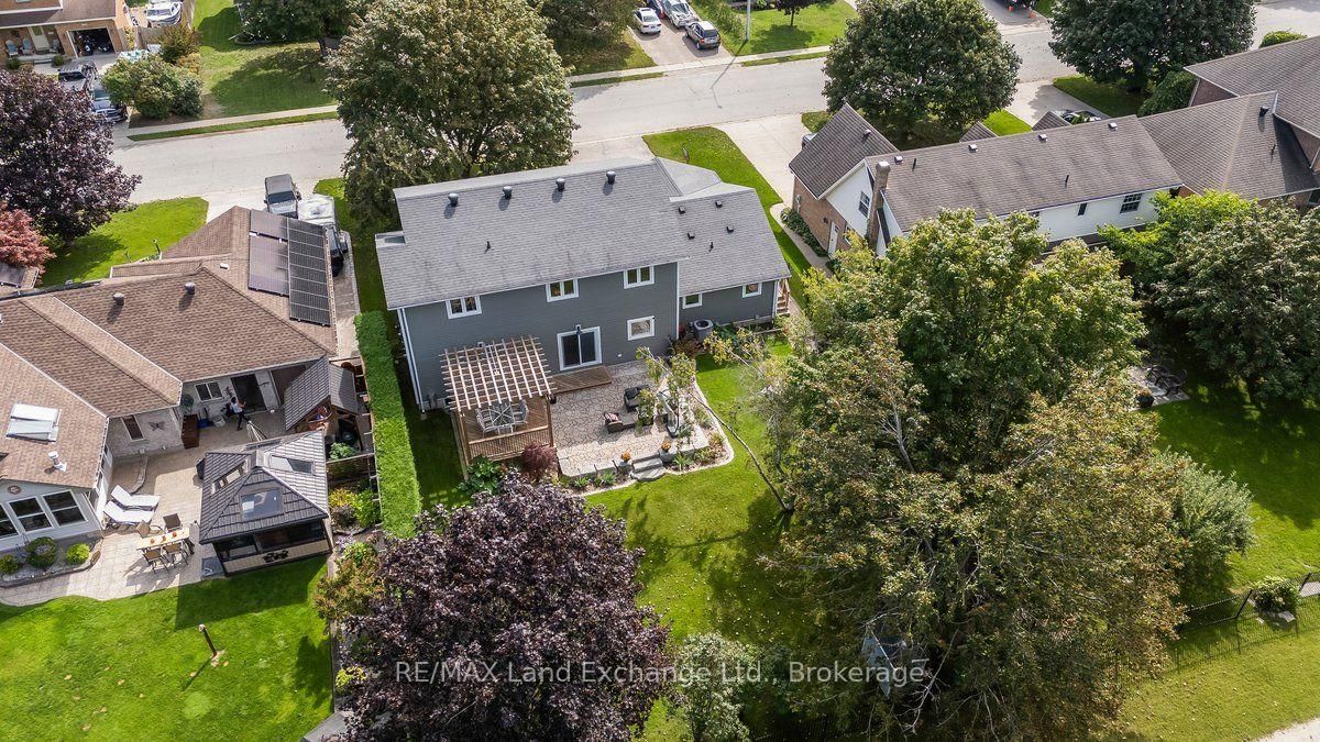 932 Parkwood Drive • Saugeen Shores, ON photo 2