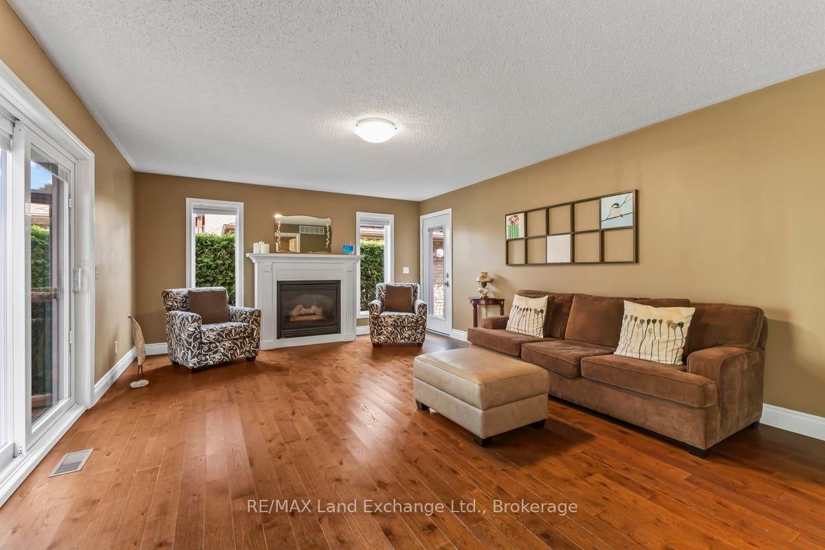 932 Parkwood Drive • Saugeen Shores, ON photo 6