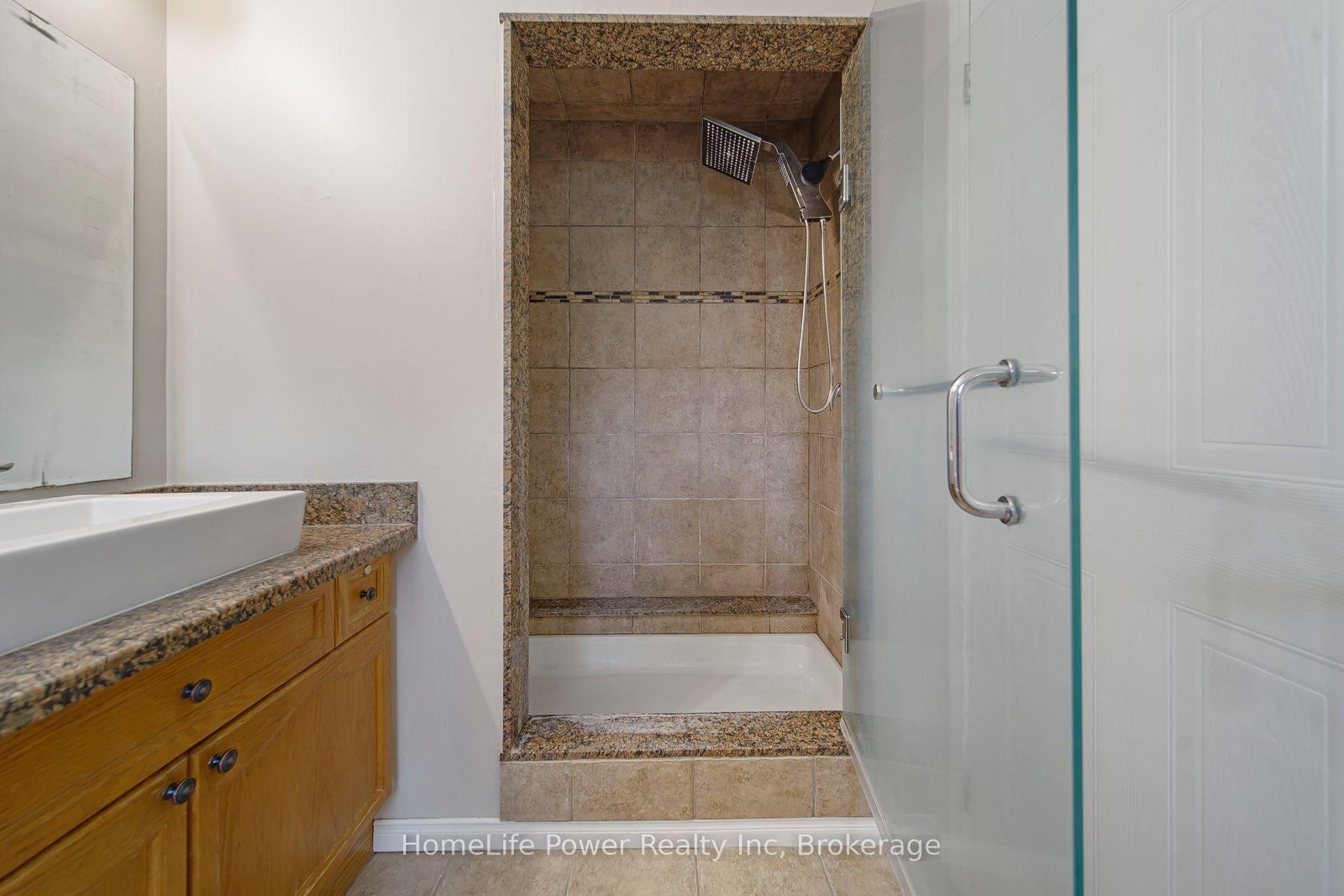 765 BRANDENBURG Boulevard • Waterloo, ON photo 39