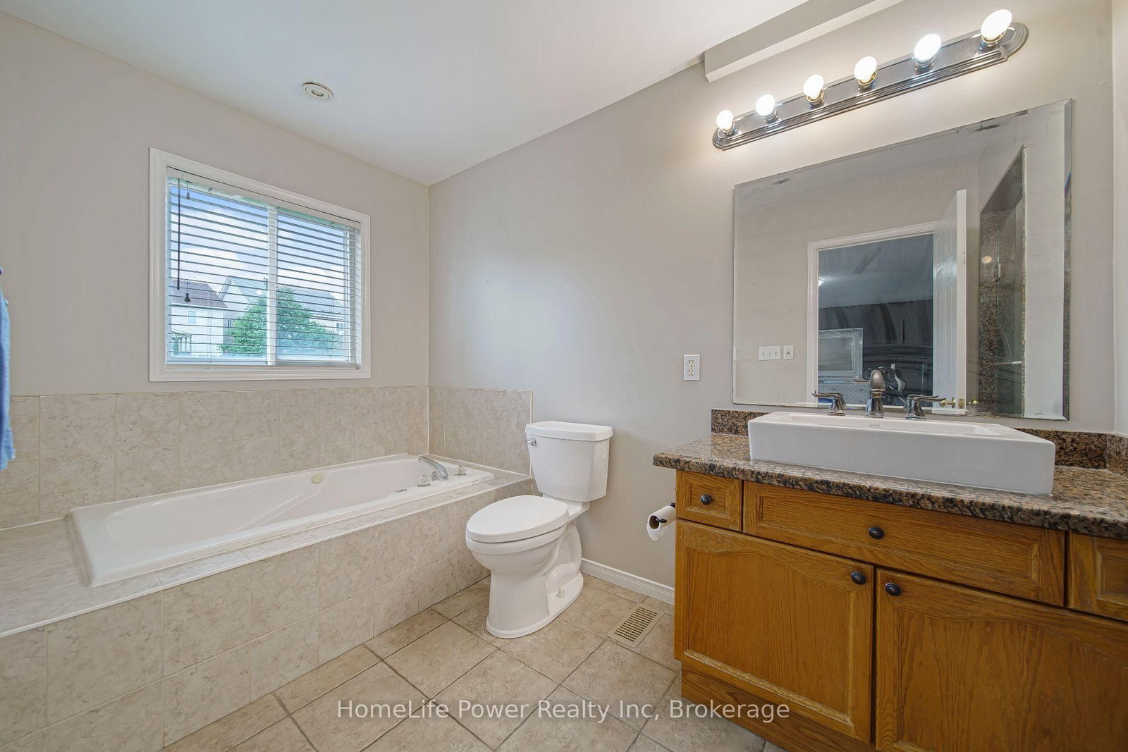 765 BRANDENBURG Boulevard • Waterloo, ON photo 40