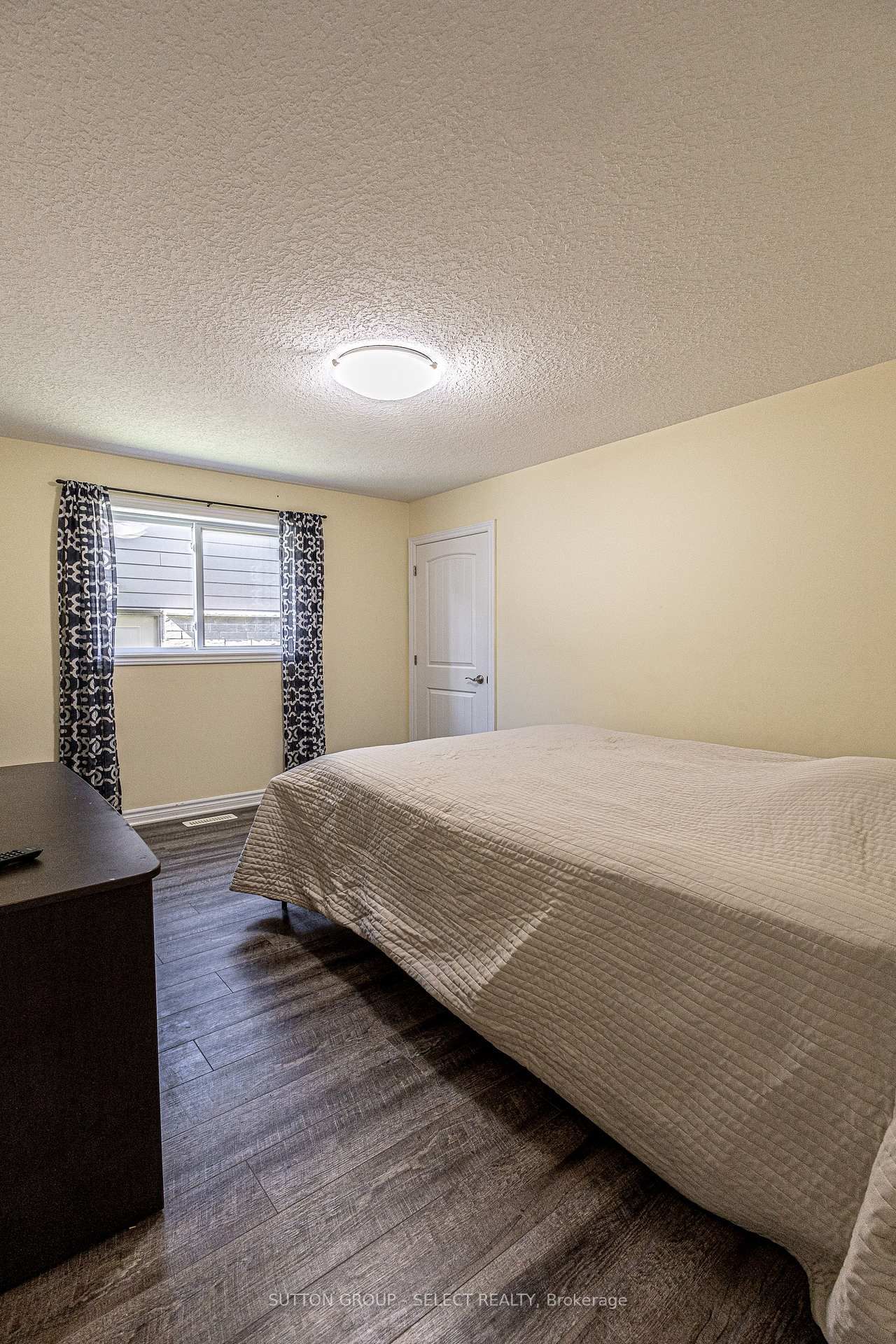 24 Brooker Trail • Thames Centre, ON photo 11
