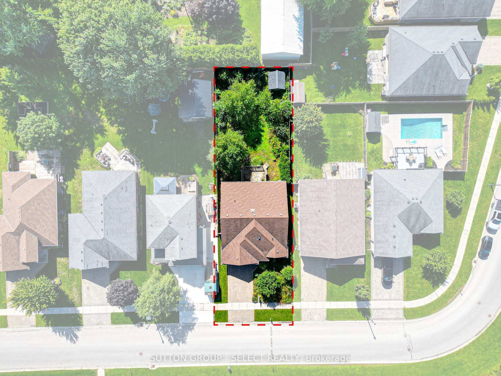 24 Brooker Trail • Thames Centre, ON photo 4