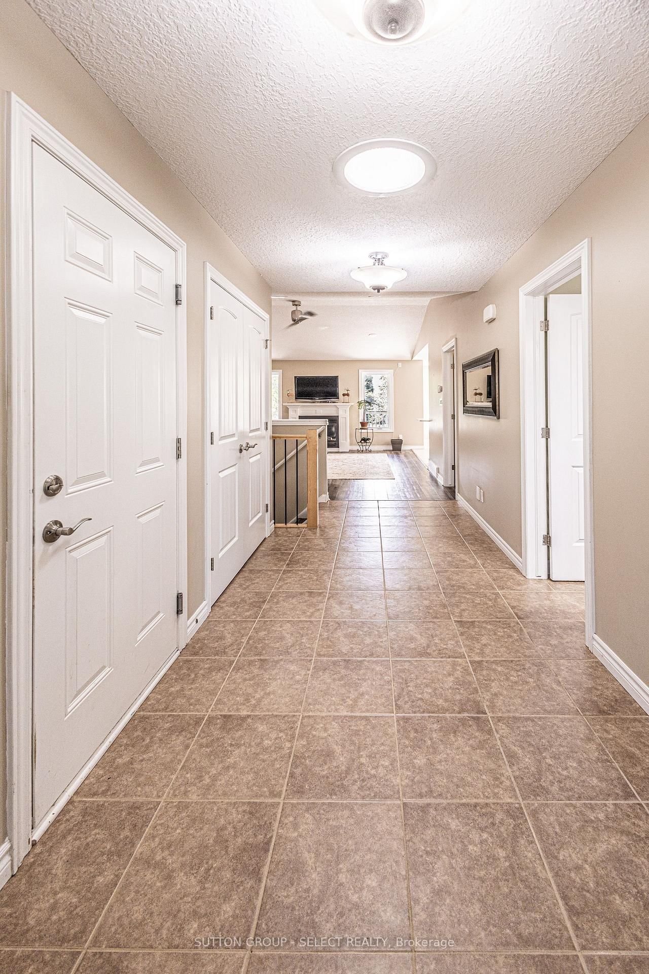 24 Brooker Trail • Thames Centre, ON photo 5