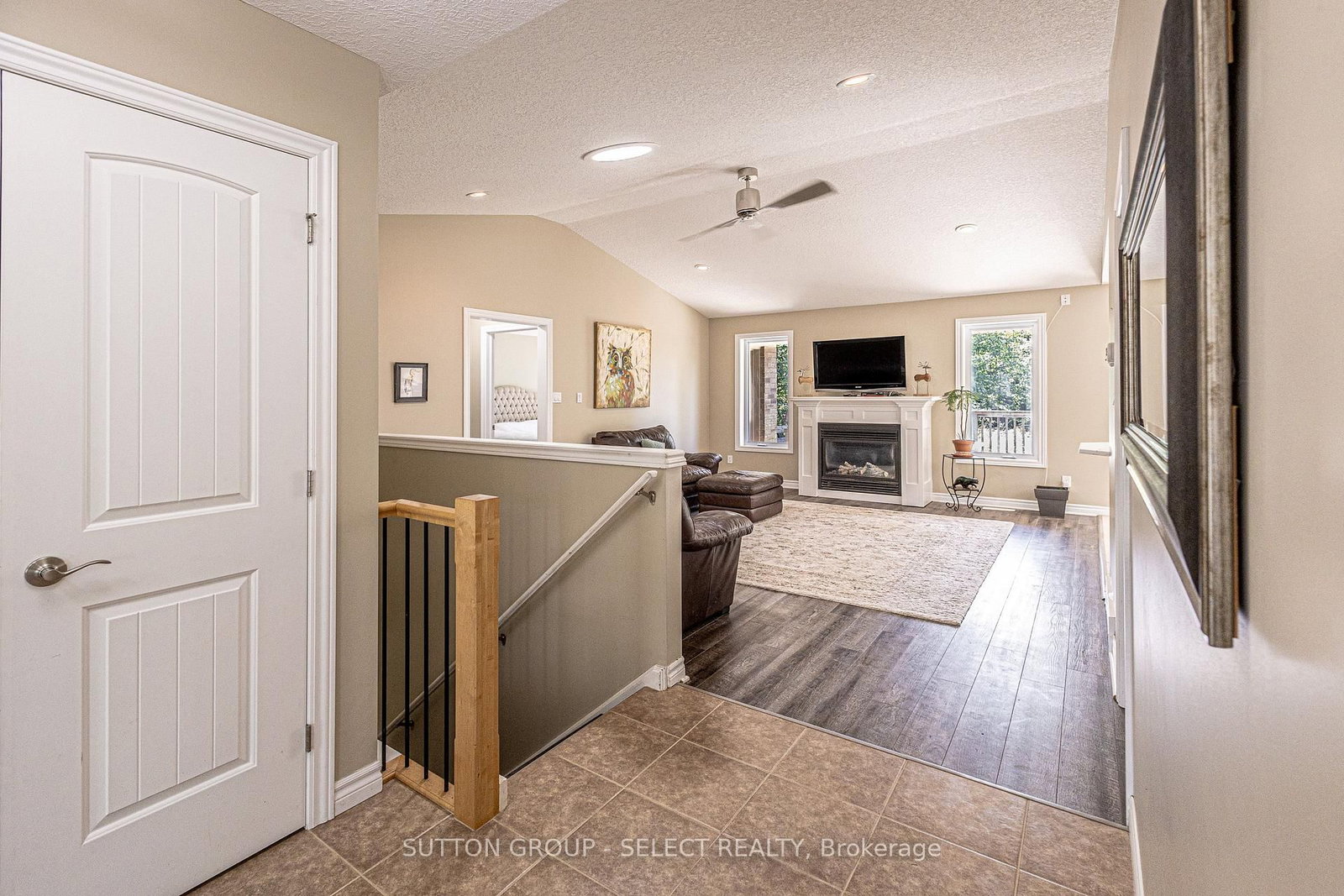 24 Brooker Trail • Thames Centre, ON photo 6