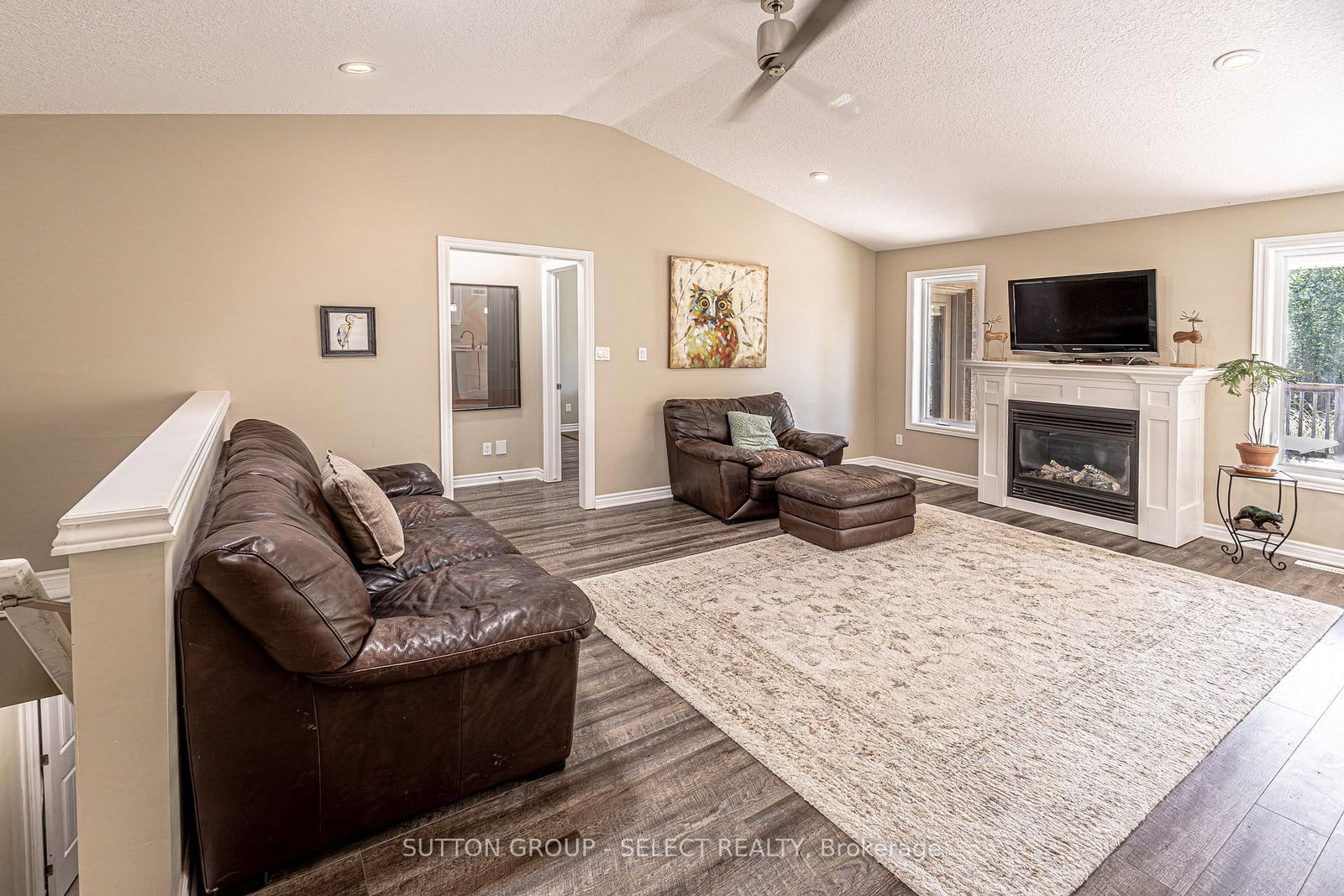 24 Brooker Trail • Thames Centre, ON photo 7