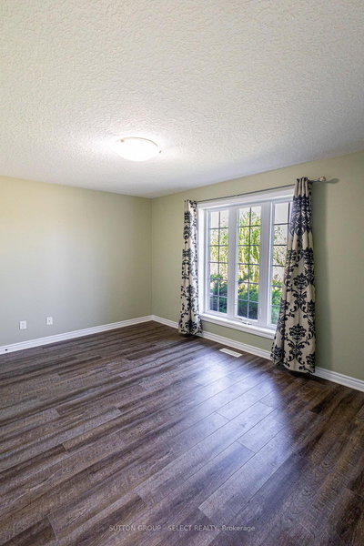 24 Brooker Trail • Thames Centre, ON photo 8