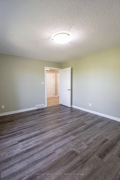 24 Brooker Trail • Thames Centre, ON photo 9
