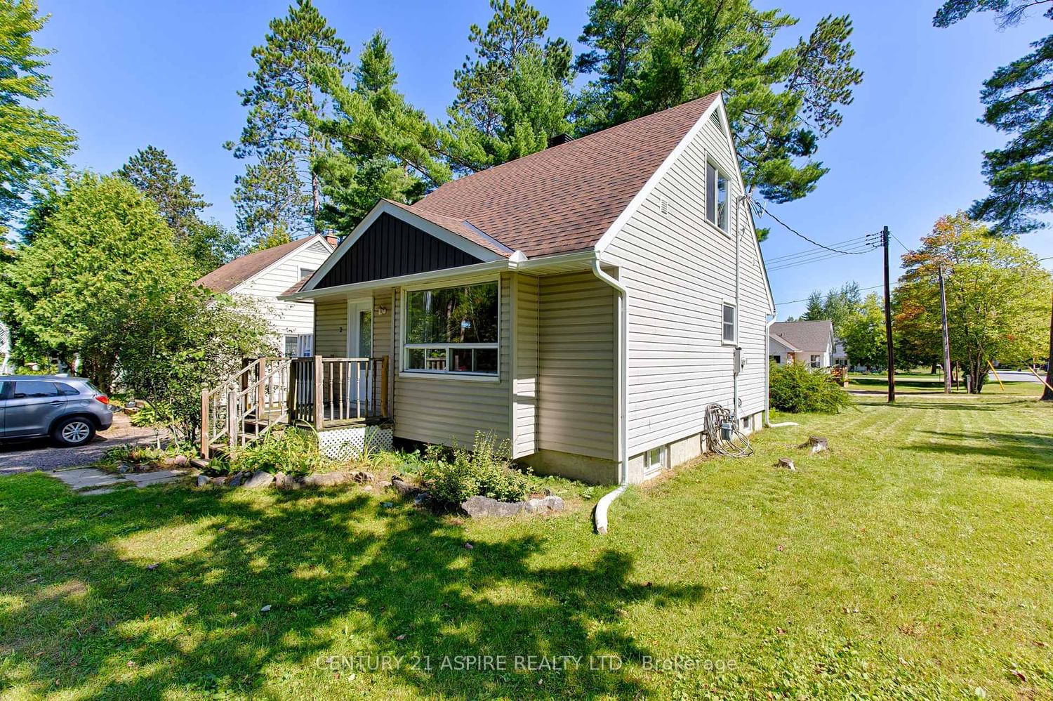 2 Thomson Crescent • Deep River, ON photo 4